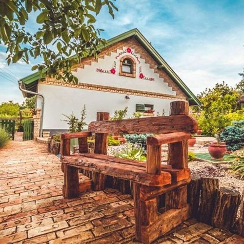 Suita casa Mușcatelor întreaga unitate cu 3 camere pentru 6 pers.