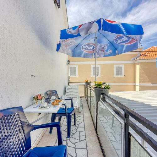 Apartament la etaj a cu 2 camere pentru 3 pers.