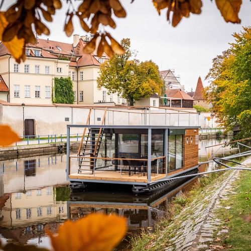 Apartman s terasou pro 4 os. se 2 ložnicemi s výhledem na řeku
