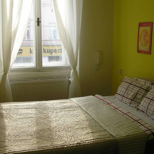 Komfort Pokoj se sprchou s manželskou postelí