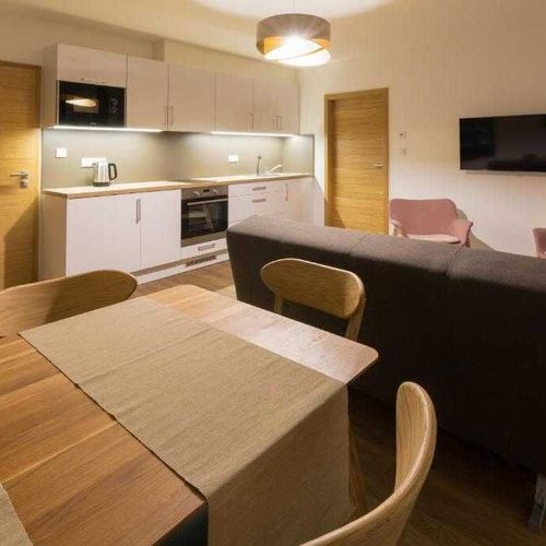 Apartman se sprchou pro 5 os. se 2 ložnicemi na poschodí