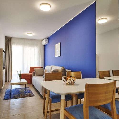 Apartament cu balcon cu 2 camere pentru 3 pers.