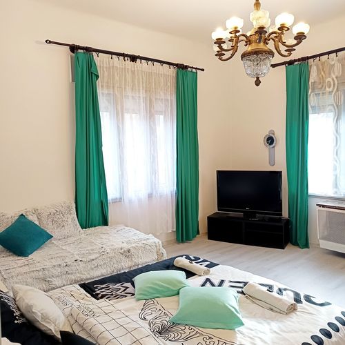 Apartament familial(ă) cu grădină pentru 8 pers. (se inchirieaza doar integral) (se poate solicita pat suplimentar)