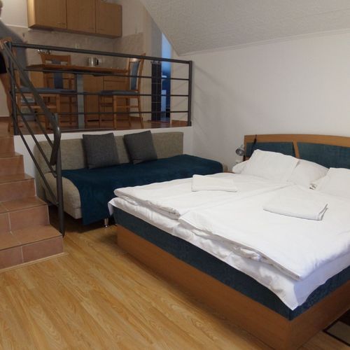 Apartament la etaj cu vedere spre grădină cu 1 camera pentru 3 pers.