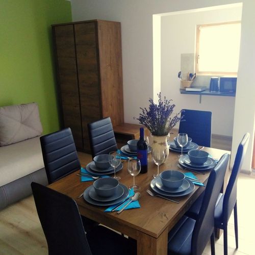 Apartament la etaj cu aer condiționat cu 3 camere pentru 6 pers.
