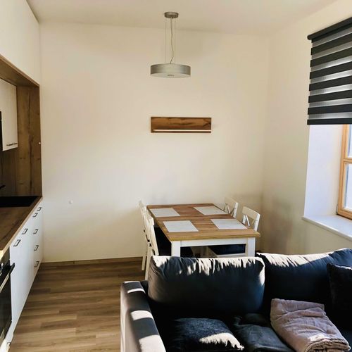 Apartman se sprchou s privátní koupelnou mimo apartmán pro 2 os. (s možností přistýlky)
