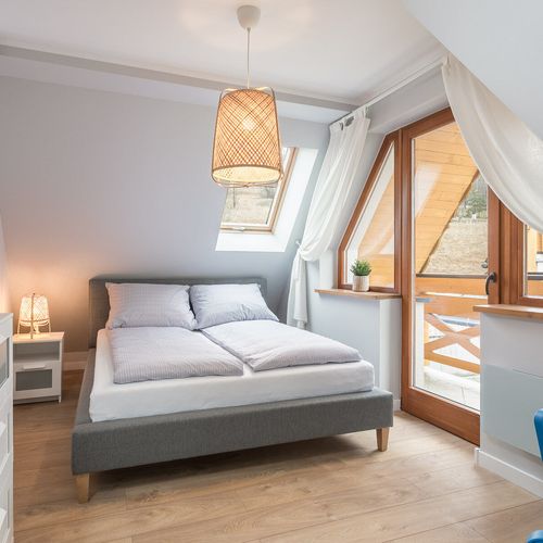 Apartament 4-osobowy na poddaszu z widokiem na góry z 2 pomieszczeniami sypialnianymi