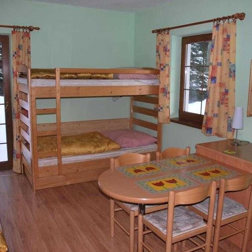 Apartman se sprchou s privátní koupelnou mimo apartmán pro 3 os. (s možností přistýlky)