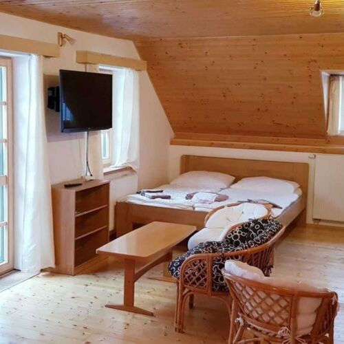 Apartman se sprchou s privátní koupelnou mimo apartmán pro 4 os. s 1 ložnicí