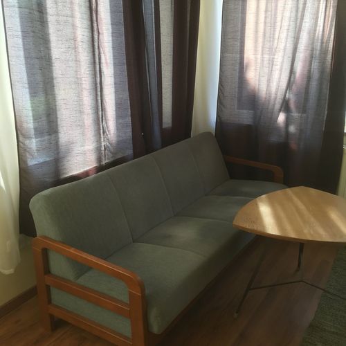 Apartament la parter cu vedere spre curte cu 3 camere pentru 6 pers.
