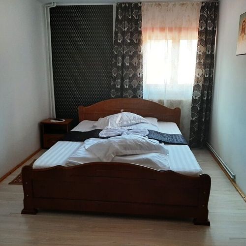 Camera dubla cu baie tV cu ecran plat