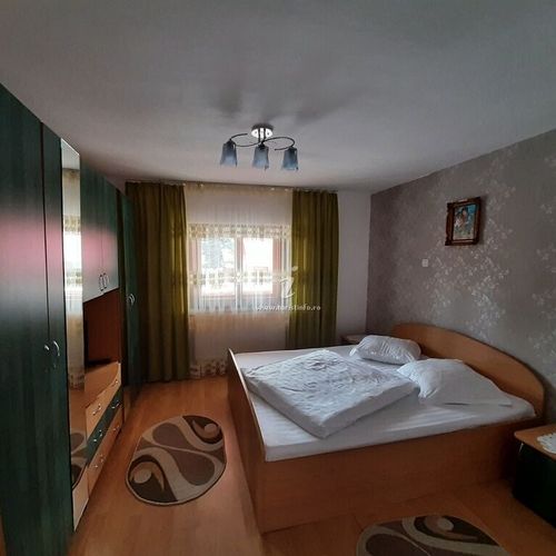 Camera cvadrupla cu baie tV cu ecran plat