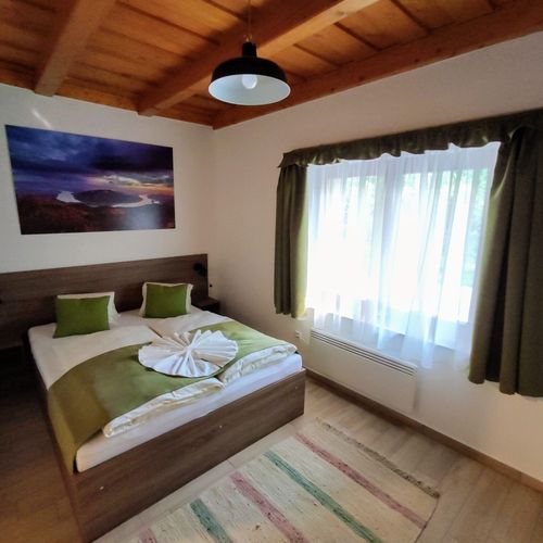 Apartament standard cu vedere spre grădină cu 1 camera pentru 2 pers. (se poate solicita pat suplimentar)