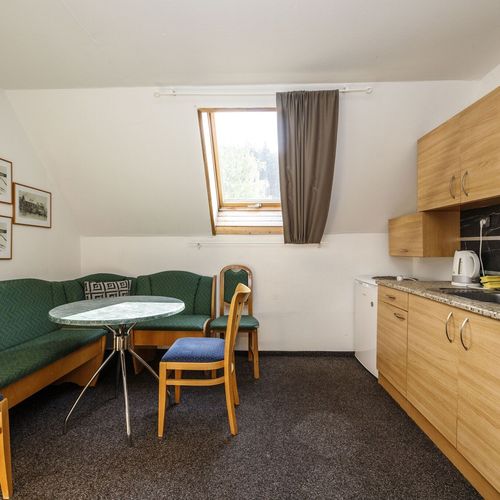 Apartament standard cu vedere spre munte cu 2 camere pentru 5 pers.