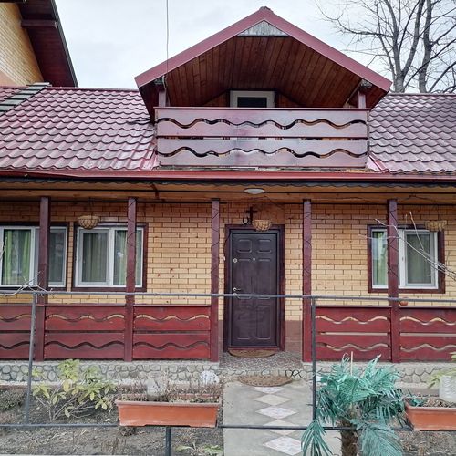 Cabană family cu baie comună pentru 6 pers. (se inchirieaza doar integral)