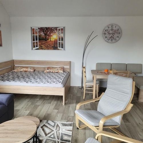 Apartman se sprchou s privátní koupelnou mimo apartmán pro 4 os. se 2 ložnicemi (s možností přistýlky)