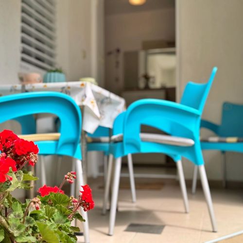 Apartament la parter cu aer condiționat cu 2 camere pentru 4 pers.