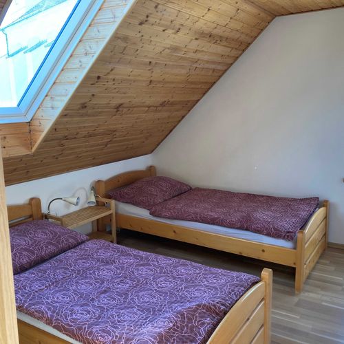 Apartament 4-osobowy z 2 pomieszczeniami sypialnianymi (możliwa dostawka)