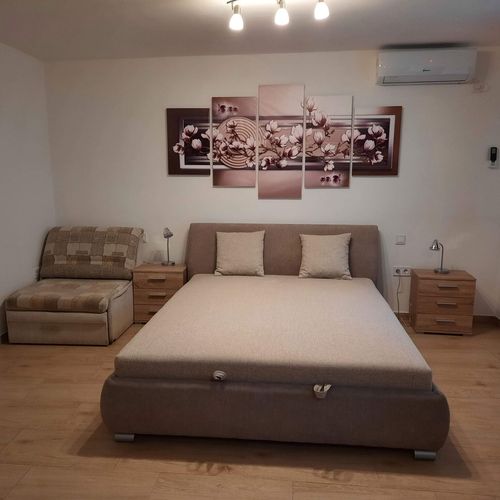Apartament exclusive la parter pentru 2 pers. (se inchirieaza doar integral) (se poate solicita pat suplimentar)