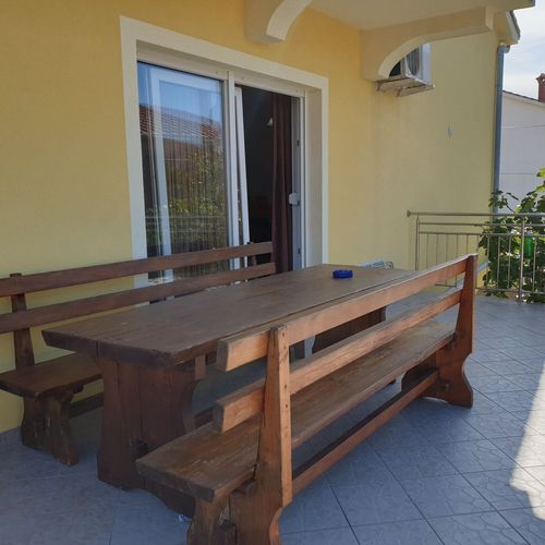 Apartament cu balcon cu aer condiționat cu 3 camere pentru 6 pers.