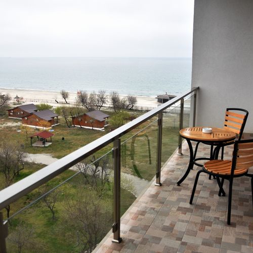 Apartament 4-osobowy Lux z balkonem z 1 pomieszczeniem sypialnianym