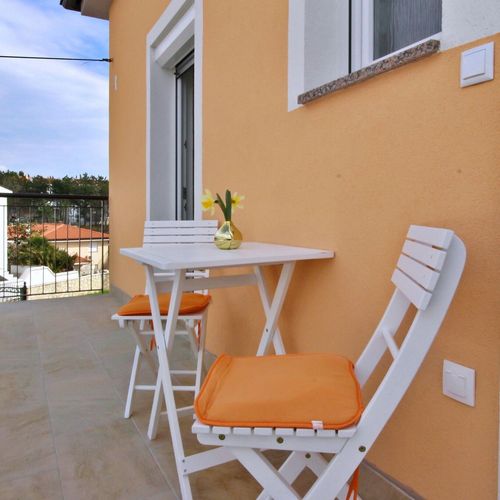 Apartament cu aer condiționat cu vedere spre mare cu 1 camera pentru 2 pers. (se poate solicita pat suplimentar)