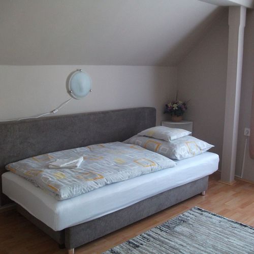 Camera single standard cu vedere spre munte