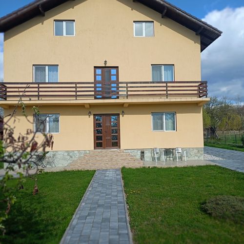 Casă de vacanță pentru 8 pers. (se inchirieaza doar integral)