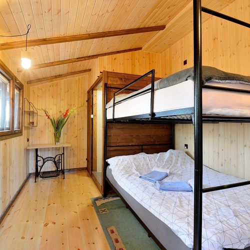 Apartament 6-osobowy parterowy z widokiem na ogród (możliwa dostawka)