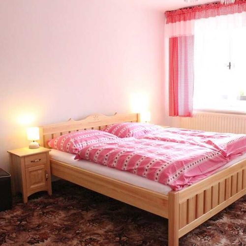 Chalupa (jako celek) se sprchou s privátní koupelnou mimo apartmán pro 9 os. (s možností přistýlky)