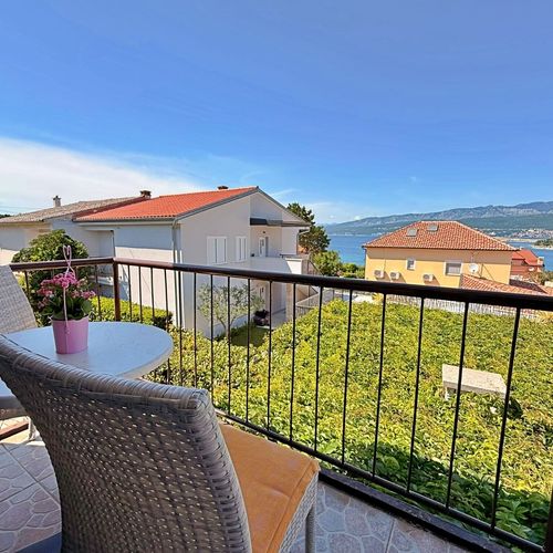 Apartament cu balcon cu vedere spre mare cu 2 camere pentru 4 pers.