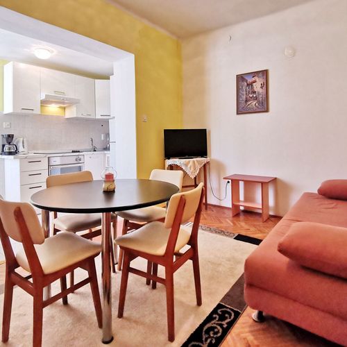 Apartman s klimatizací s terasou pro 3 os. s 1 ložnicí (s možností přistýlky)