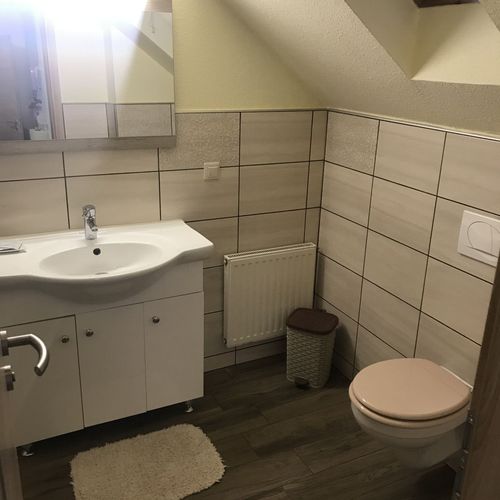 Apartament la etaj cu balcon cu 2 camere pentru 3 pers.