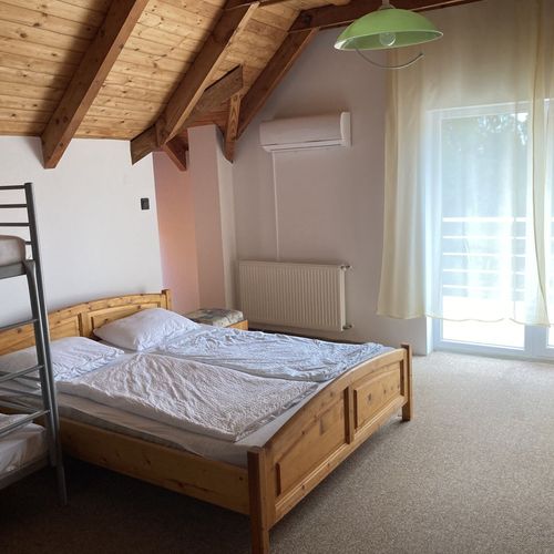 Apartament la mansardă cu aer condiționat cu 1 camera pentru 2 pers.