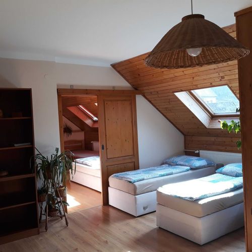 Apartman s privátní koupelnou mimo apartmán pro 8 os. se 3 ložnicemi