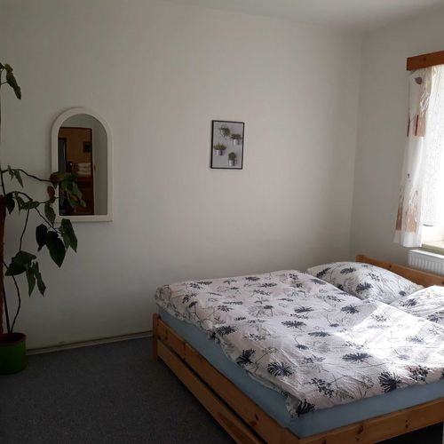 Pokoj se sprchou s privátní koupelnou mimo apartmán pro 6 os.