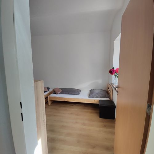 Apartament 5-osobowy z prysznicem z własną kuchnią z 2 pomieszczeniami sypialnianymi (możliwa dostawka)
