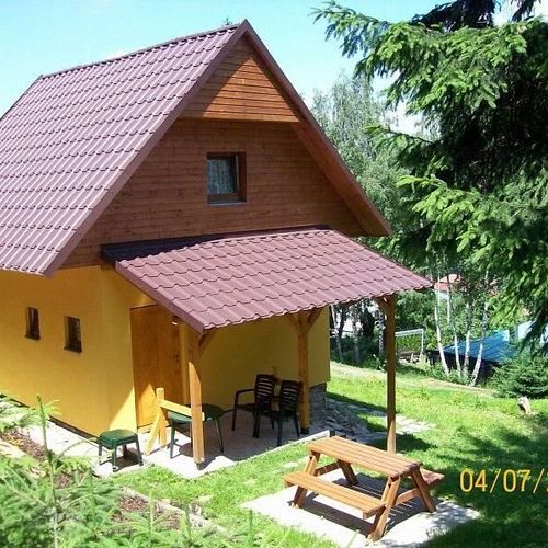 Chata cu baie cu bucătărie proprie pentru 4 pers. (se inchirieaza doar integral) (se poate solicita pat suplimentar)