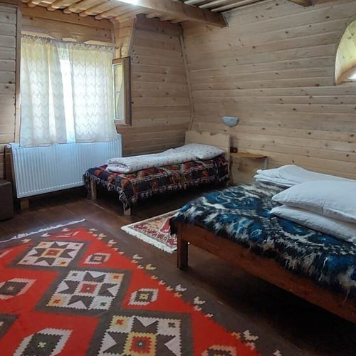 Domek drewniany 3-osobowy z balkonem z tarasem