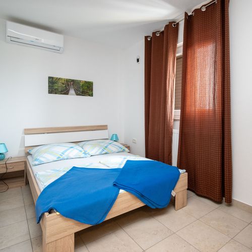 Apartament cu aer condiționat cu balcon cu 1 camera pentru 2 pers. A-17818-c