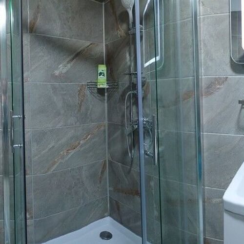 Apartament cu vedere spre mare cu 2 camere pentru 4 pers.