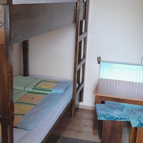 Bungalow cu baie pentru 4 pers. (se inchirieaza doar integral)