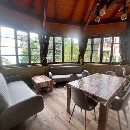 Vilă familial(ă) cu vedere spre lac pentru 12 pers. (se inchirieaza doar integral)