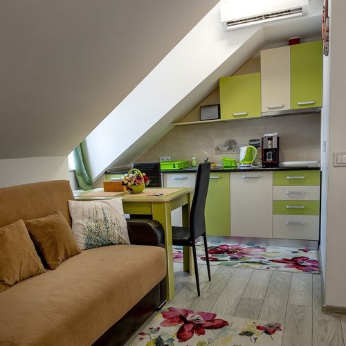 Apartament la mansardă cu 1 camera pentru 3 pers.