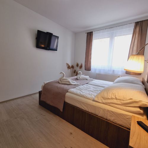 Apartament la parter cu aer condiționat cu 3 camere pentru 6 pers.