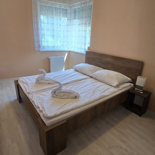 Apartament la etaj cu terasă cu 3 camere pentru 6 pers.
