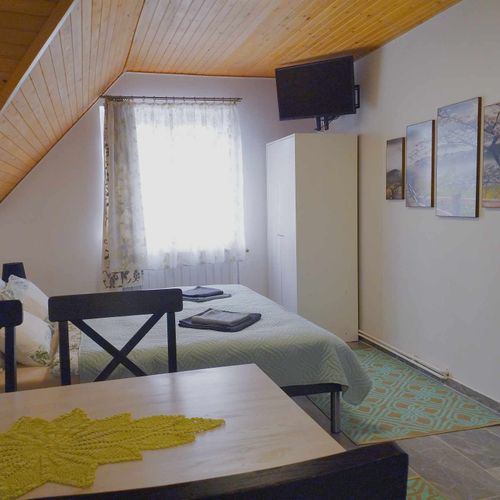 Apartament 4-osobowy na piętrze z balkonem z 2 pomieszczeniami sypialnianymi
