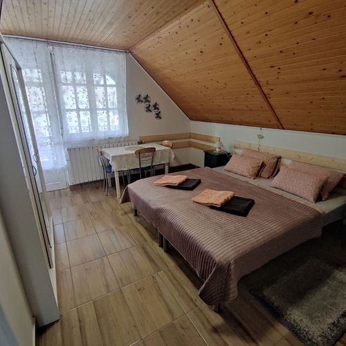 Apartament 6-osobowy na piętrze z balkonem z 2 pomieszczeniami sypialnianymi