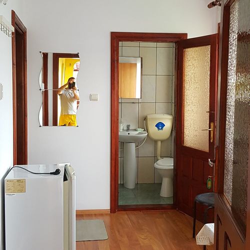 Apartament la etaj la parter cu 2 camere pentru 5 pers.