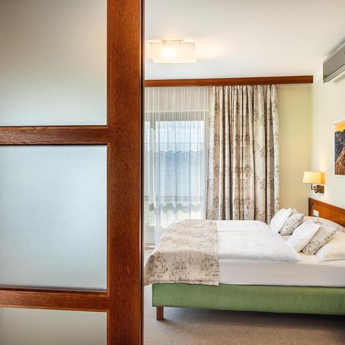 Superior Apartman s vanou s manželskou postelí s 1 ložnicí (s možností přistýlky)
